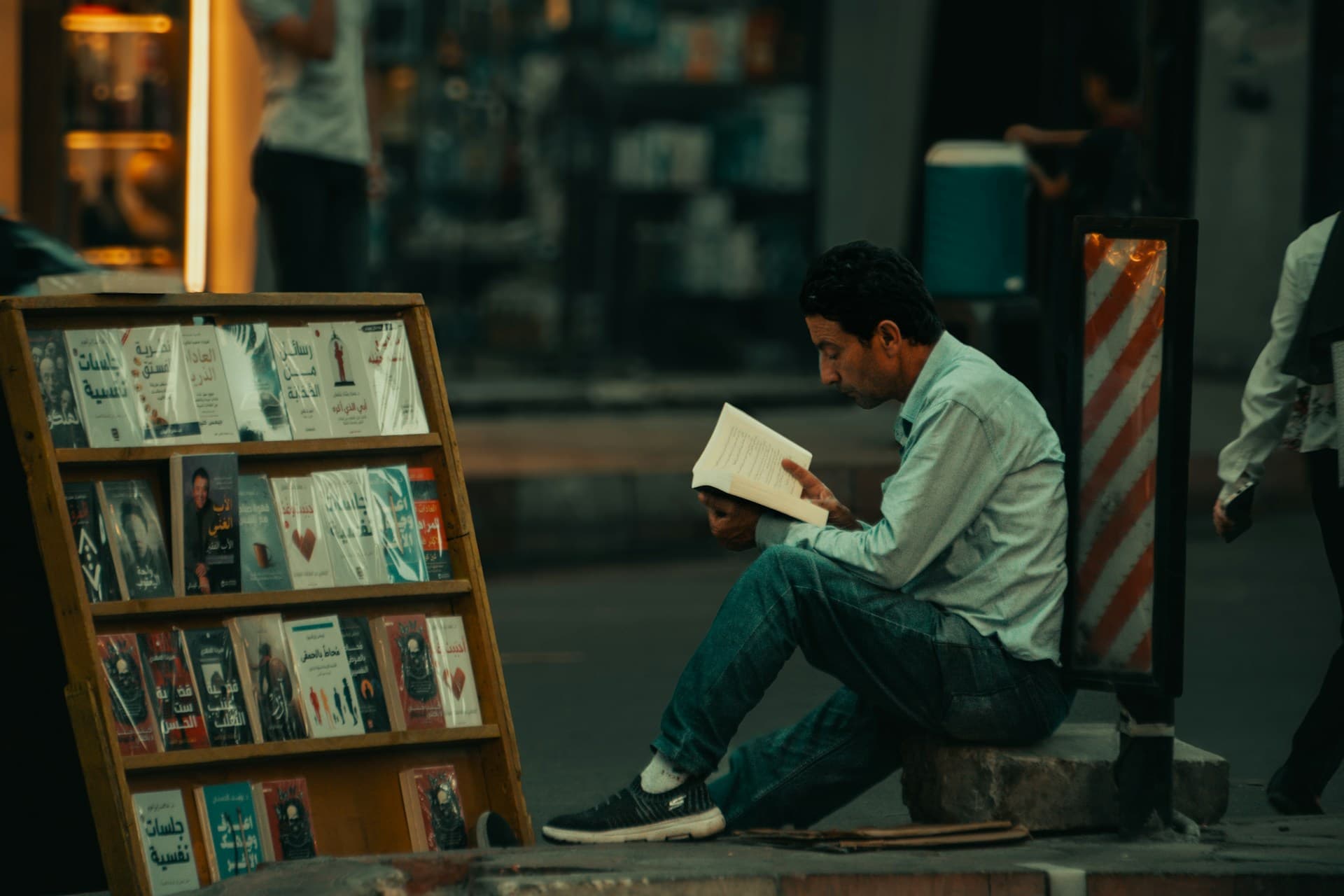 Cover image for The Ghost in the Woods: Why We Can't Stop Reading About Disappearing